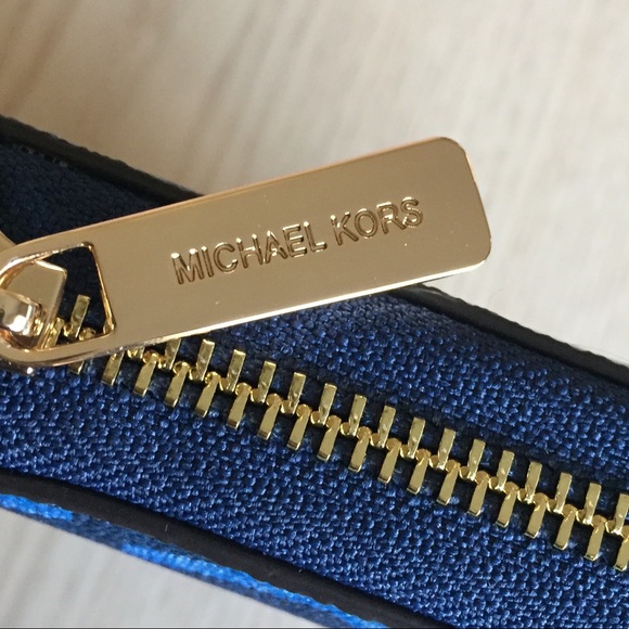 Michael Kors River Blue Multi Wallet, Wristlet - Picture 7 of 13